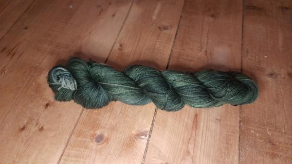 Herzwolle Flaschengrün-Fingering-Schurwolle superwash