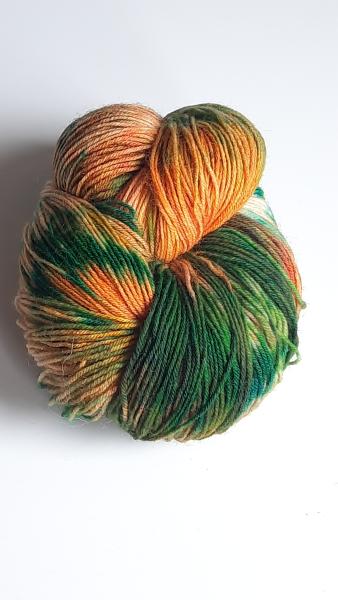 Sockenosterei Blatt am Baum mit Überraschung